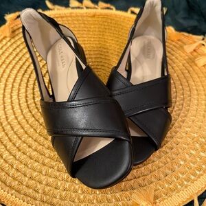 NEW Cole Haan Women's Black Sandals - flats size 5.5